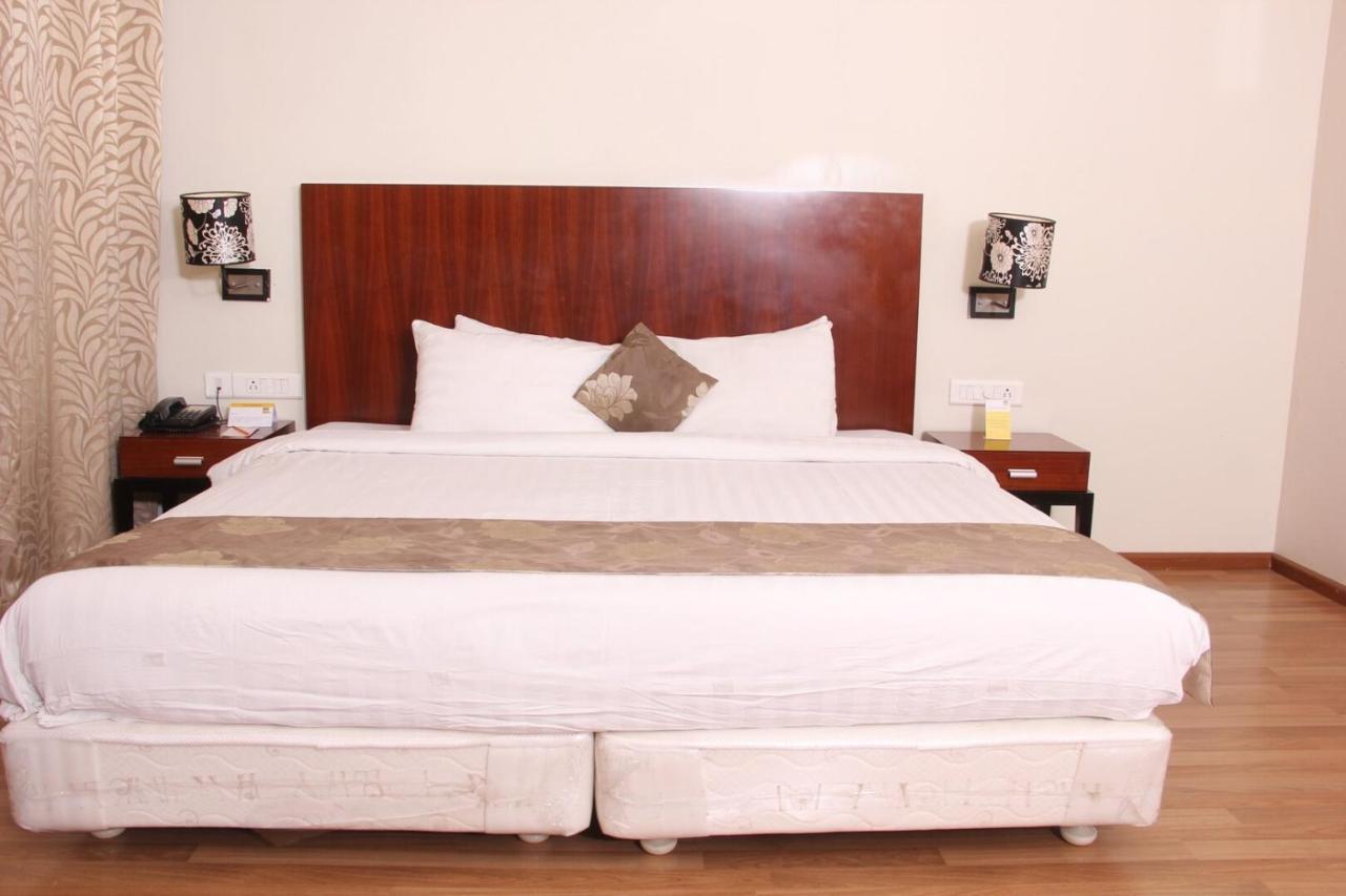 The Aures Hotel Аурангабад Екстериор снимка