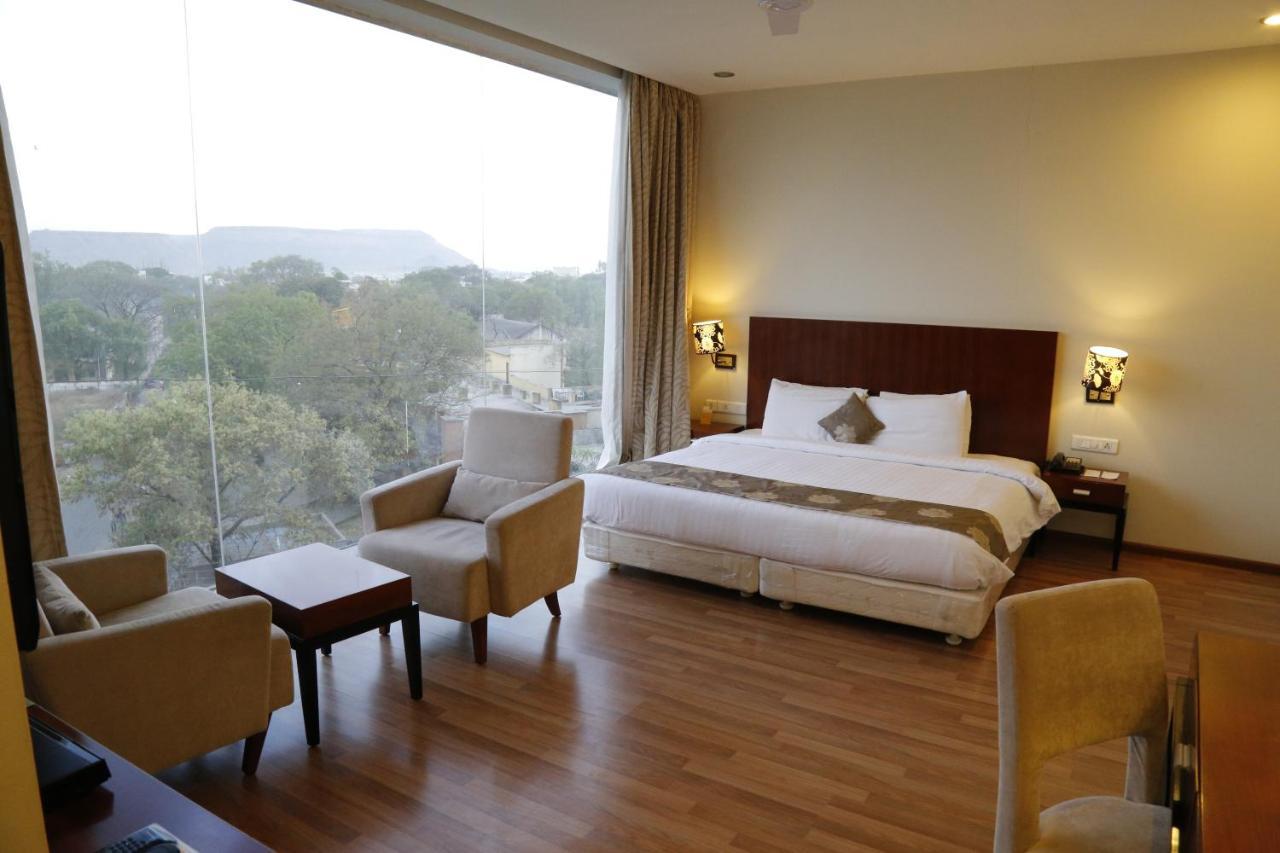 The Aures Hotel Аурангабад Екстериор снимка