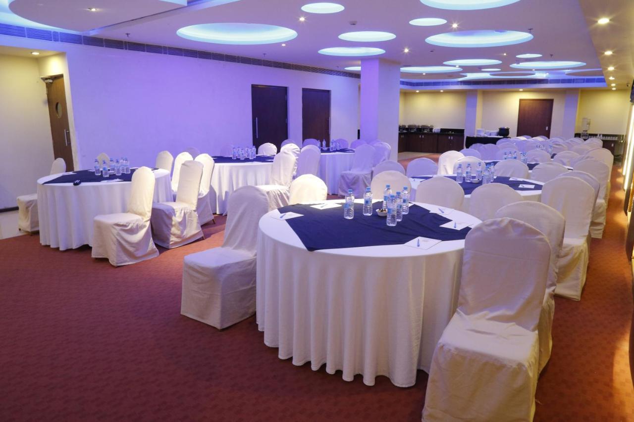 The Aures Hotel Аурангабад Екстериор снимка