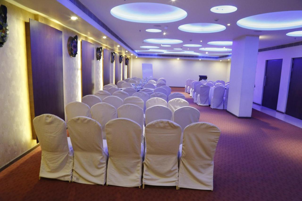 The Aures Hotel Аурангабад Екстериор снимка