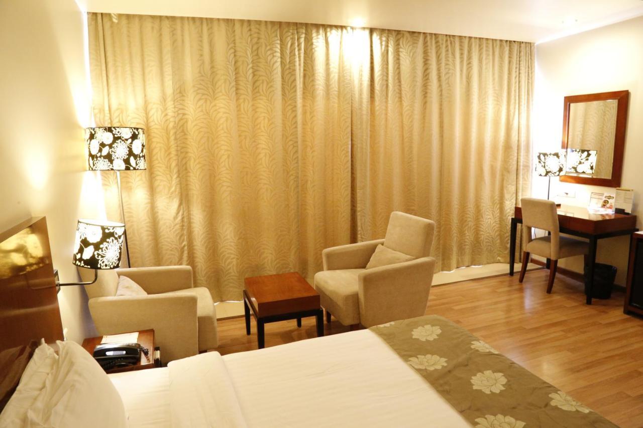 The Aures Hotel Аурангабад Екстериор снимка