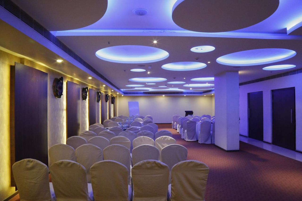 The Aures Hotel Аурангабад Екстериор снимка