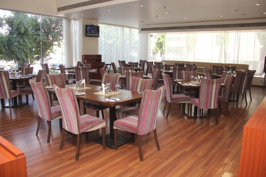 The Aures Hotel Аурангабад Екстериор снимка