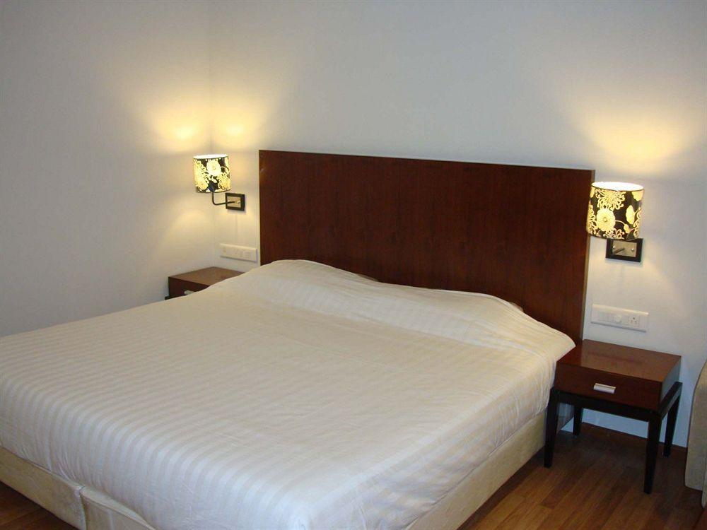 The Aures Hotel Аурангабад Екстериор снимка