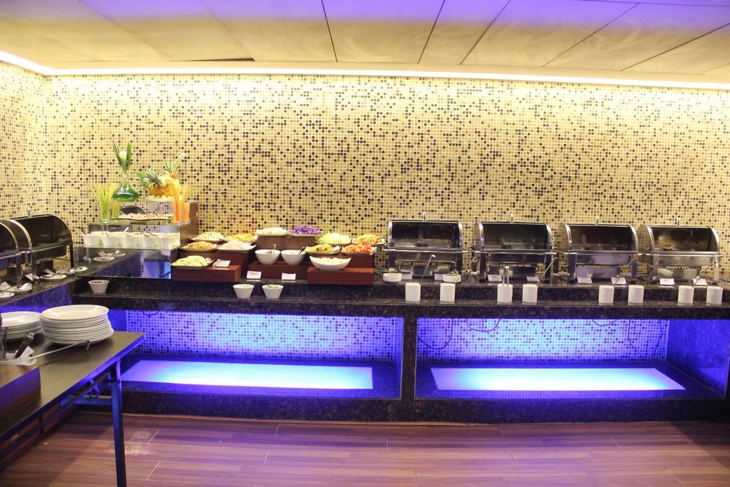 The Aures Hotel Аурангабад Екстериор снимка
