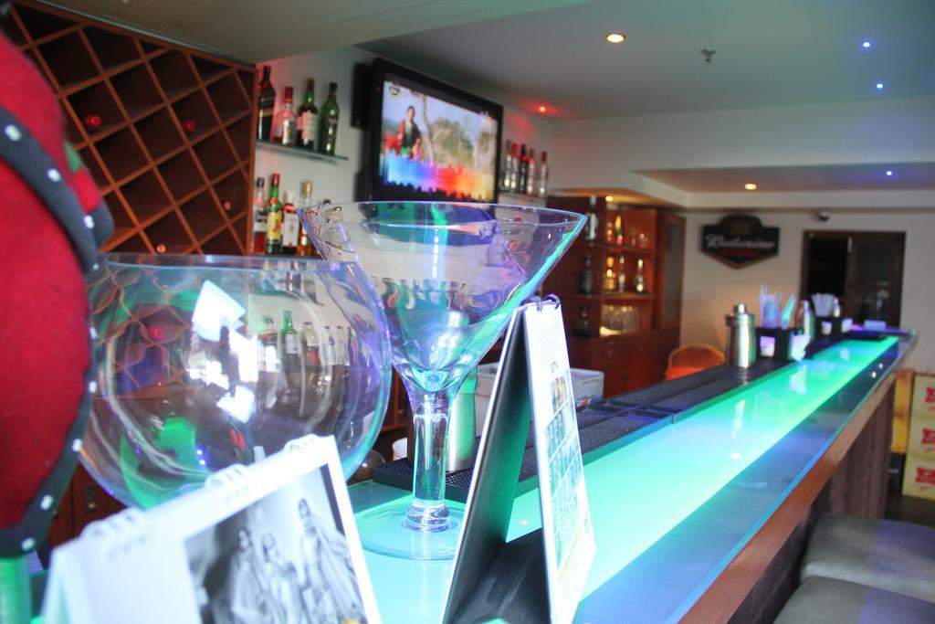 The Aures Hotel Аурангабад Екстериор снимка