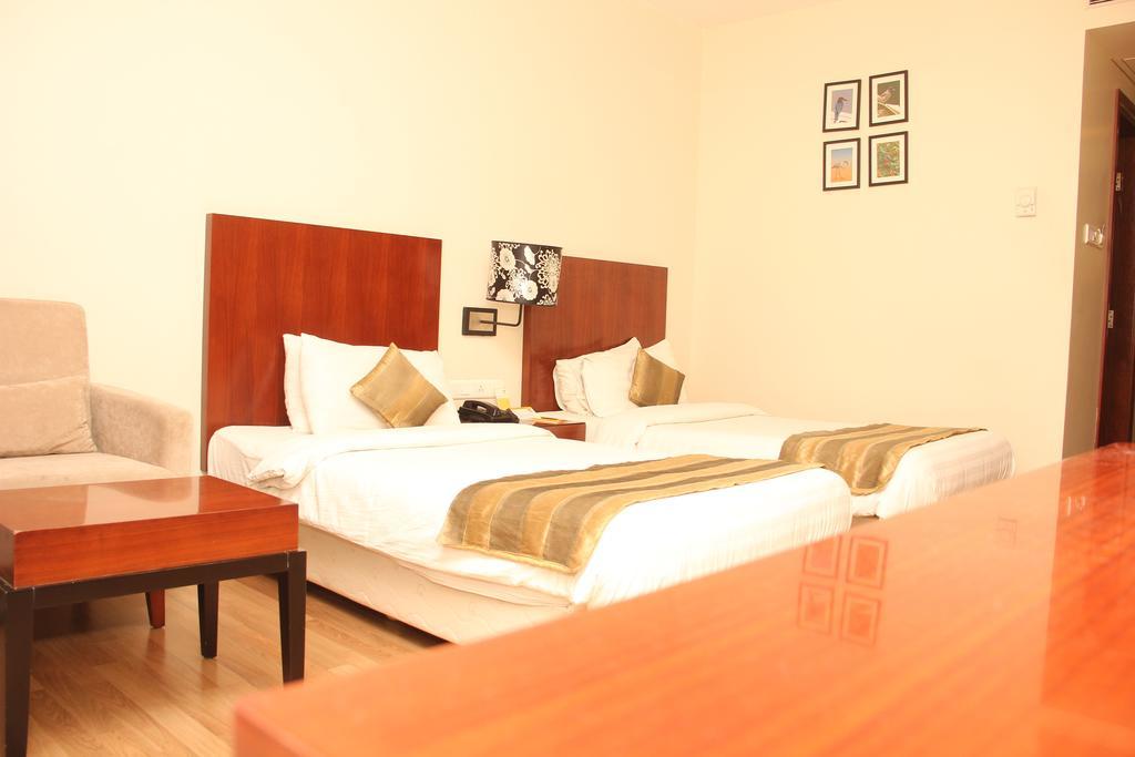 The Aures Hotel Аурангабад Екстериор снимка