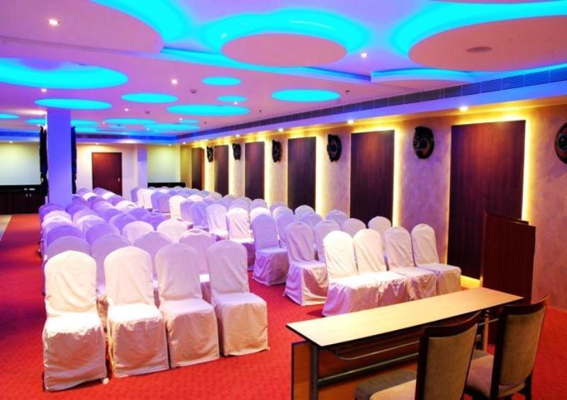 The Aures Hotel Аурангабад Екстериор снимка