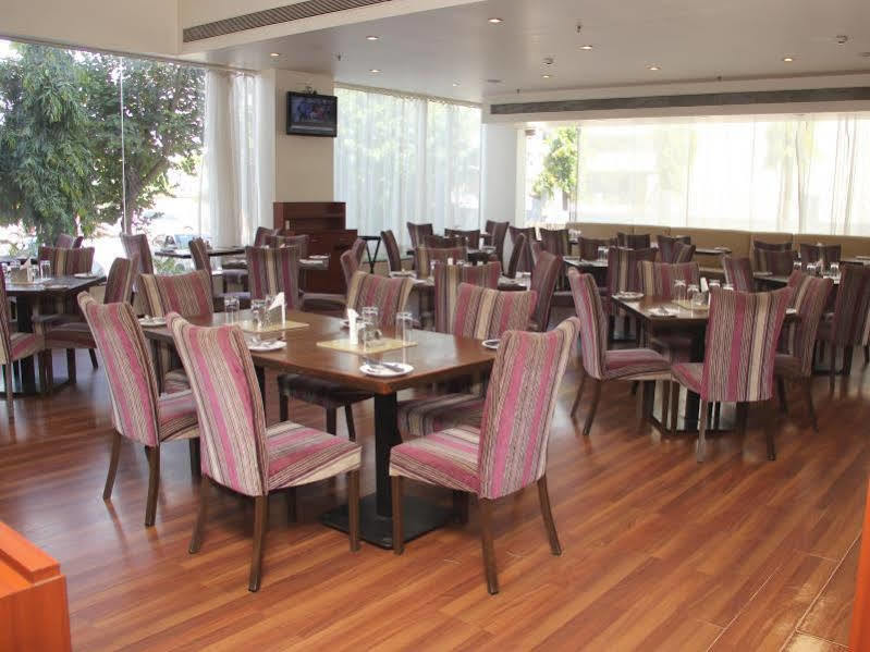 The Aures Hotel Аурангабад Екстериор снимка