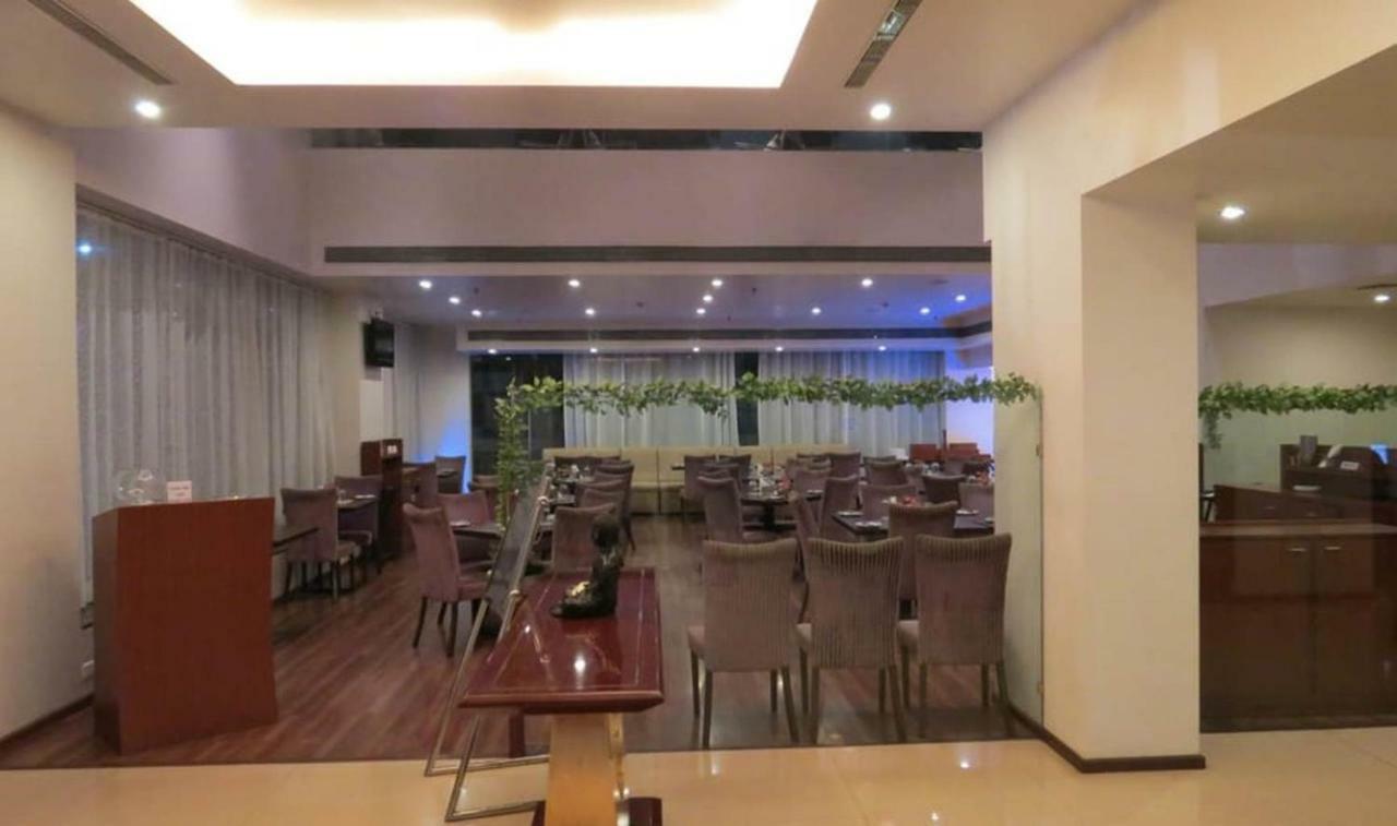 The Aures Hotel Аурангабад Екстериор снимка