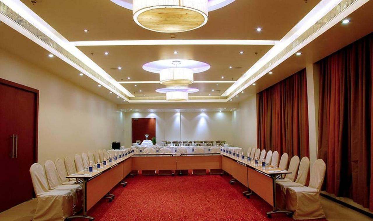 The Aures Hotel Аурангабад Екстериор снимка